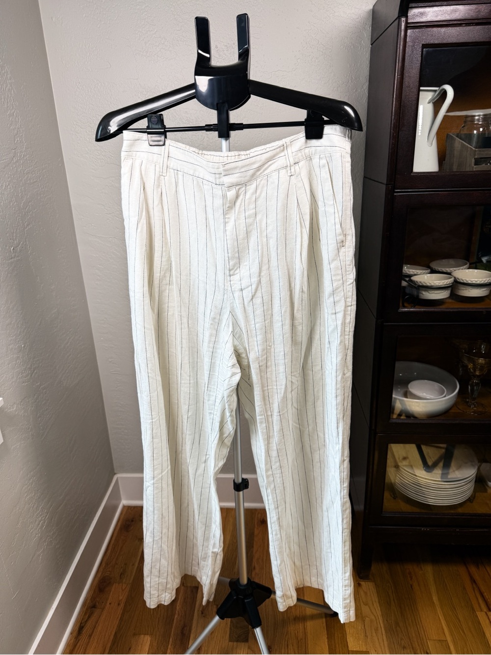 GAP Linen Blend Pinstripe Pants White Navy Pleated Wide Leg Size 14